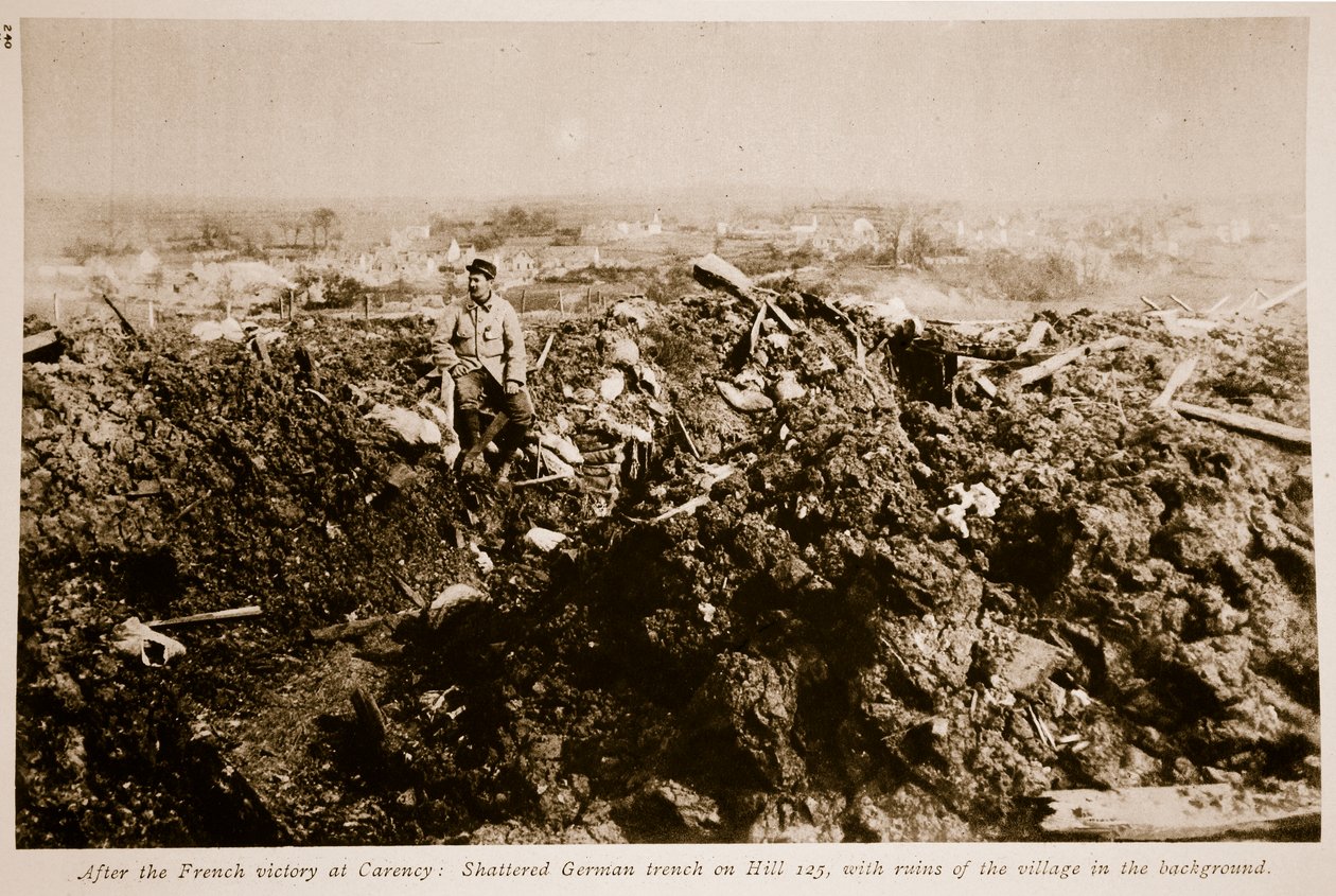 Nach dem französischen Sieg bei Carency: Zerstörter deutscher Graben auf Hügel 125 von French Photographer