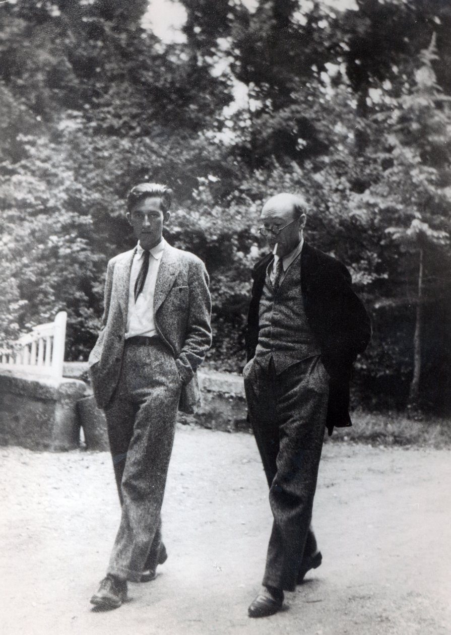 Andre Gide und Marc Schlumberger in Pontigny für eine der jährlichen Decades de Pontigny, ca. 1930 von French Photographer