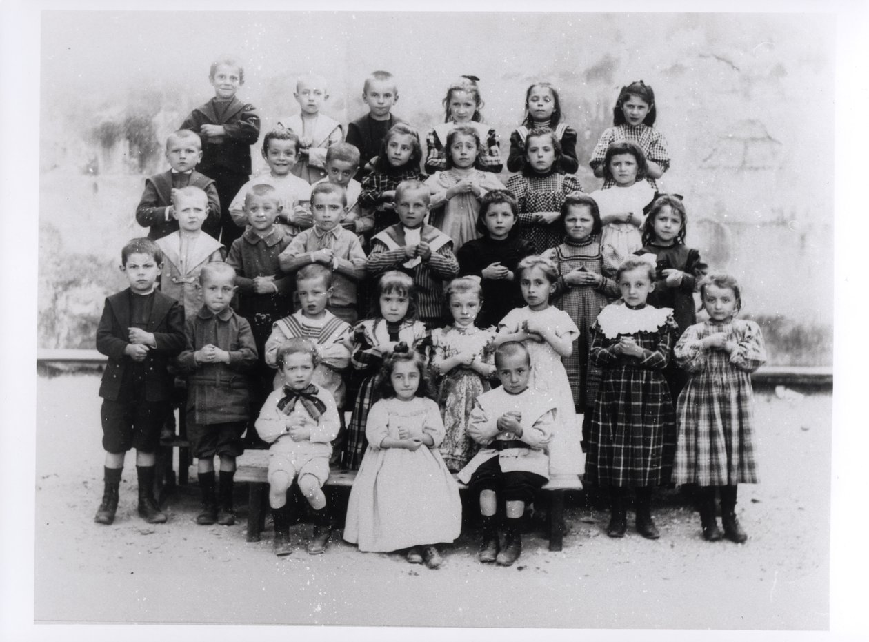 Kinder spielen ein Lernspiel von French Photographer