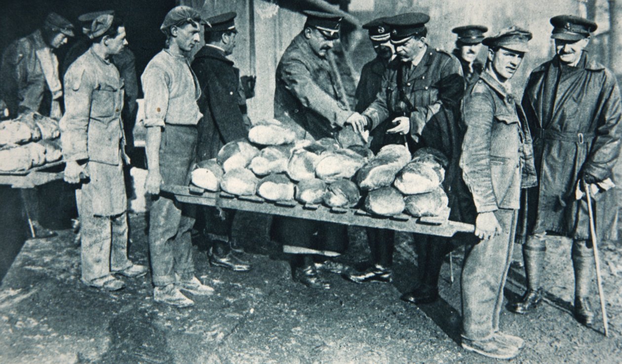 Brotinspektion in einer Bäckerei in Frankreich, Illustration aus The Illustrated War News, Januar 1917 von French Photographer