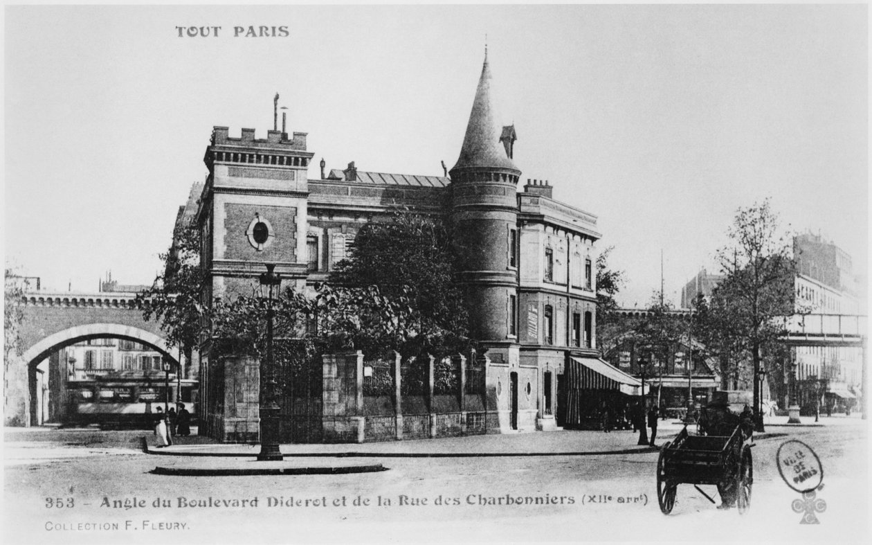 Postkarte mit der Ecke Boulevard Diderot und Rue des Charbonniers, Paris, um 1900 von French Photographer