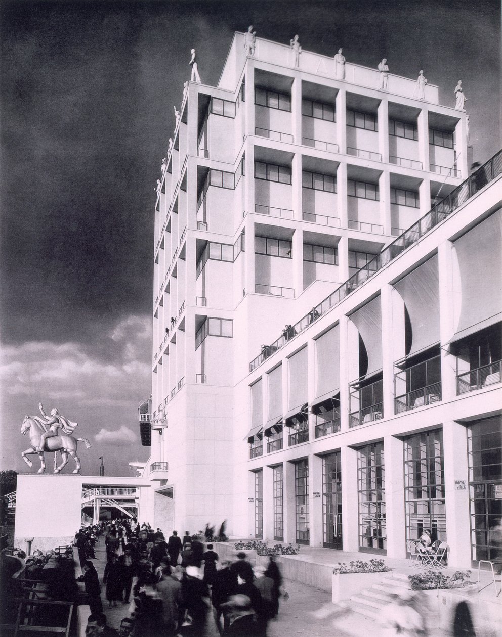Das italienische Gebäude auf der Pariser Weltausstellung, 1937 von French Photographer