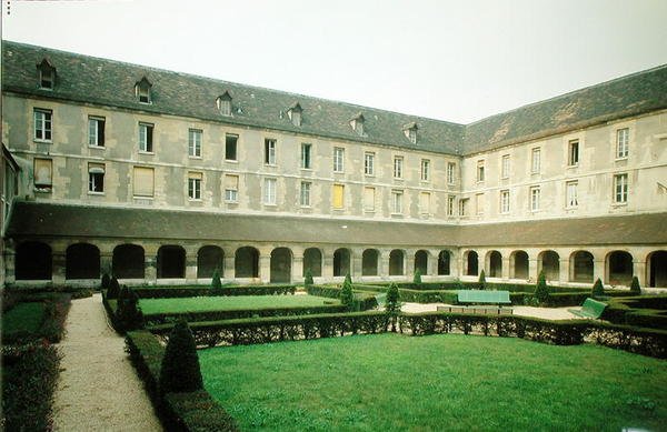 Blick auf den Kreuzgang der Maternité Port-Royal von French School