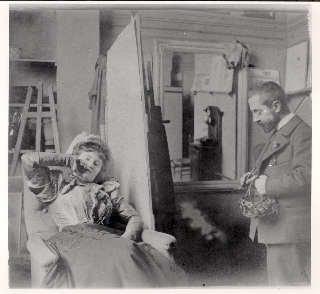 Henri de Toulouse-Lautrec (1864-1901) in seinem Atelier mit Misia Natanson von French Photographer