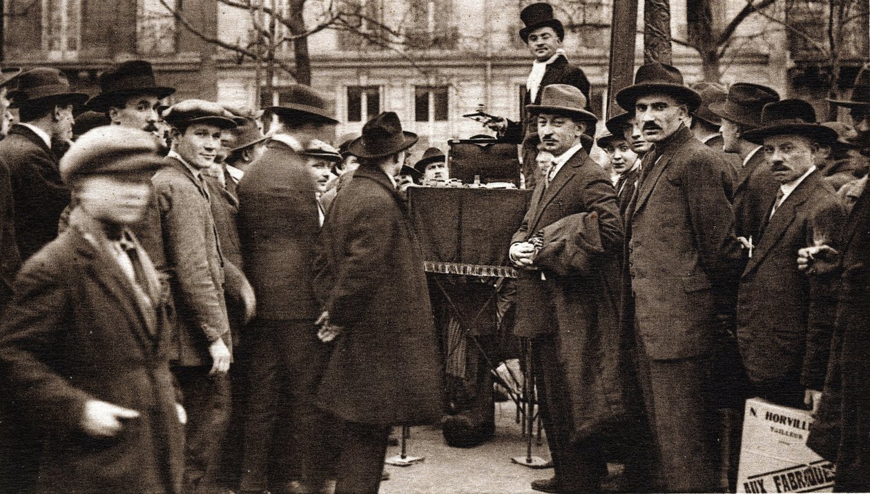 Die kleinen Berufe von Paris: der Straßenhändler des Boulevards von French Photographer
