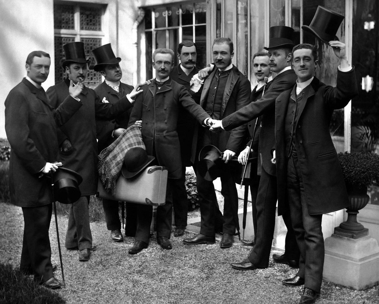 Das Treffen der Freunde des Fotografen, Theodore Ducos (1849-1913), vor der Abtei von Septfontaines, nahe Bourmont in Haute Marne. Fotografie späte 19. Jahrhundert. Ducos Sammlung von French Photographer
