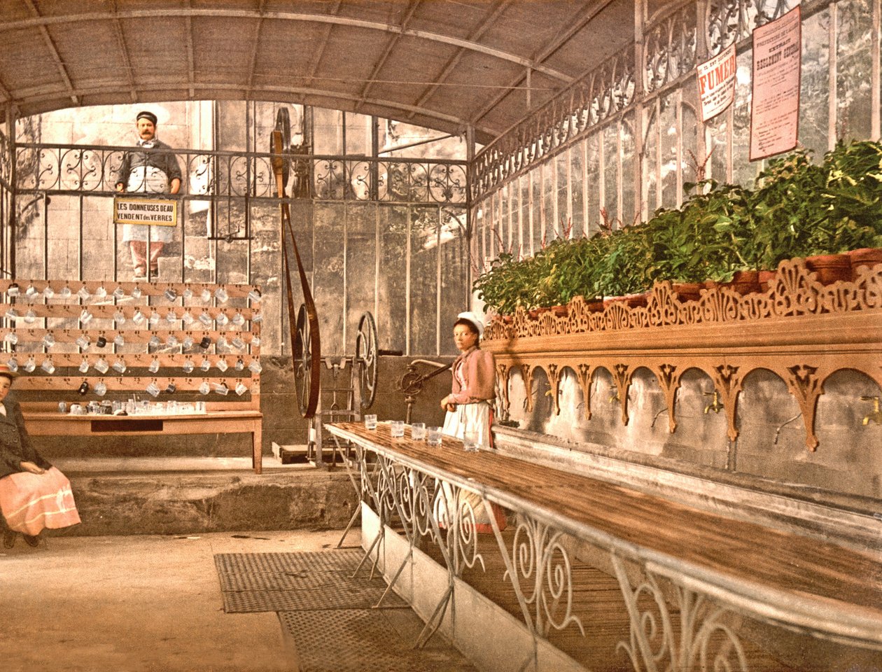 Vichy-Quellwasser, das am Celestine-Quelle im Glas verkauft wird von French Photographer