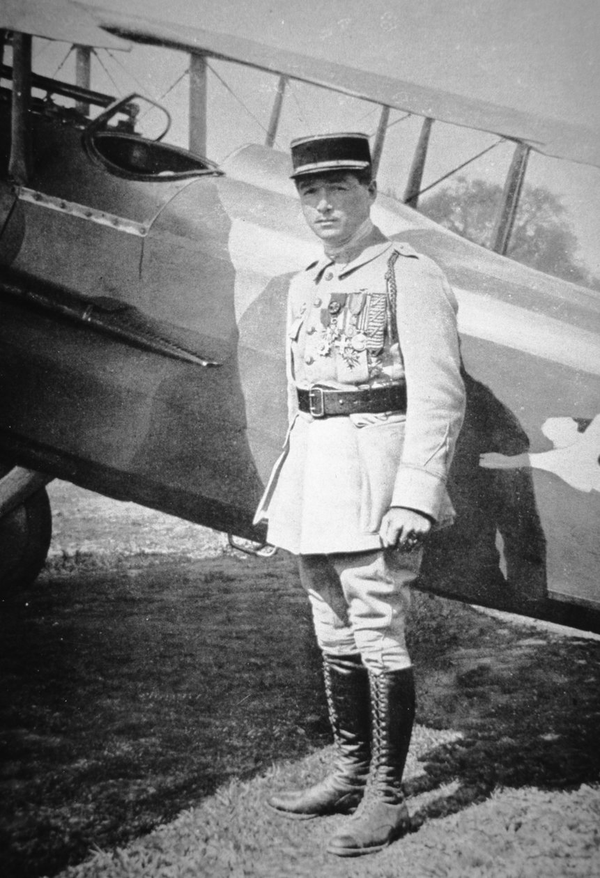 WWI französischer Fliegerass Sous-Lieutenant Rene Fonck, ausgezeichnet mit der Ehrenlegion nach sechs Siegen, 8. Mai 1918 von French Photographer