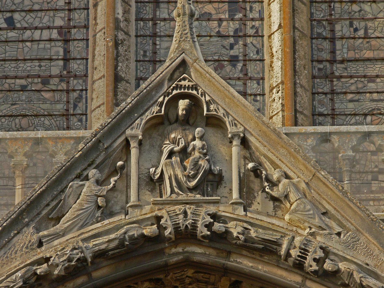 Ansicht eines Details an der Südfassade mit der Jungfrau und dem Kind von French School