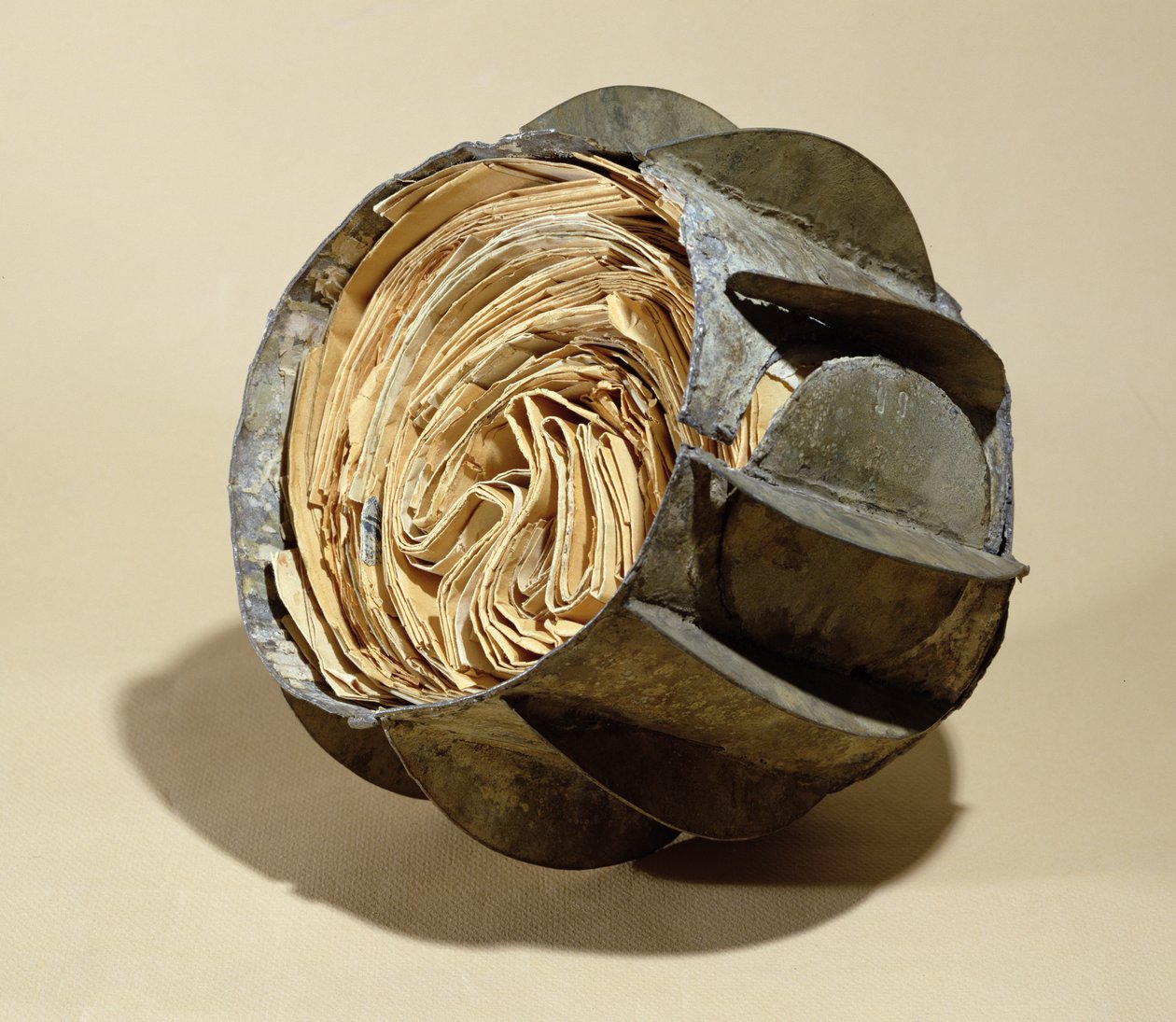 Ball gefüllt mit Briefen, in die Seine geworfen zur Zeit der Belagerung von Paris, 1870-71 (Blei) von French School