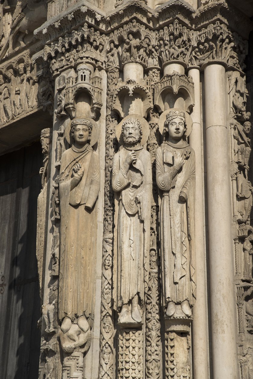 Kathedrale von Chartres, Detail der linken Büste der Bucht rechts vom Königstor, von links nach rechts, ein König, Roland, Ludwig VII. von French School