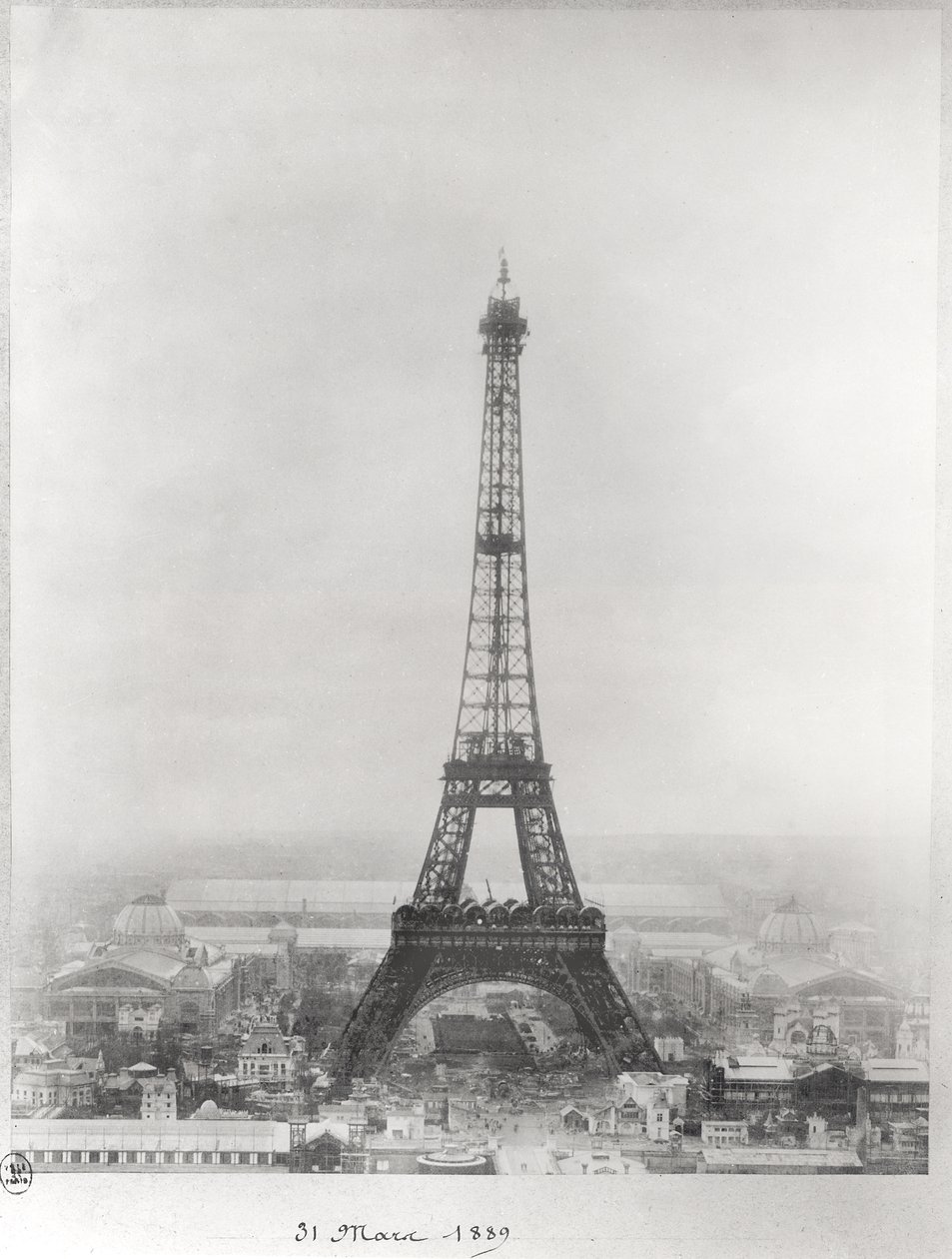 Bau des Eiffelturms, Paris, 31. März 1889 von French School