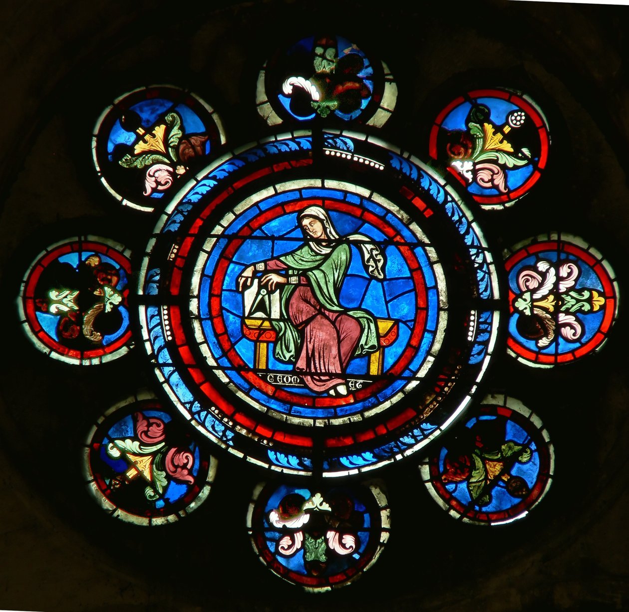 Detail des Nordrosenfensters mit Geometrie aus den Freien Künsten von French School
