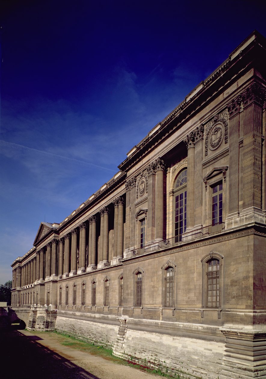 Ostfassade, Haupteingang und Kolonnade, entworfen von Claude Perrault und anderen, begonnen 1678, vollendet von Jacques Germain Soufflot 1774 von French School
