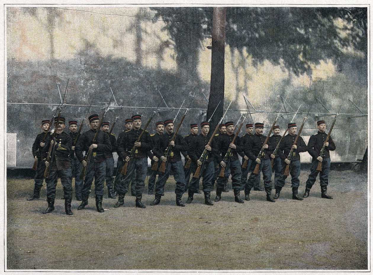 Feuerwehrleute von Paris. Soldatenschule. Bei der Ankunft im Regiment erhalten junge Soldaten, die sich freiwillig melden oder eingezogen werden, eine militärische Infanterieausbildung von French School