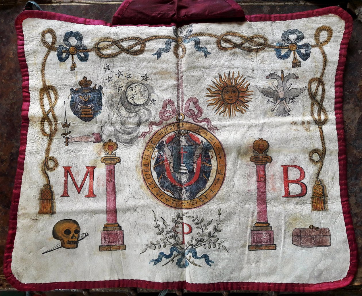 Freimaurerei: Meisterschurz aus Leder mit Symbolen und Emblemen der Freimaurer von French School