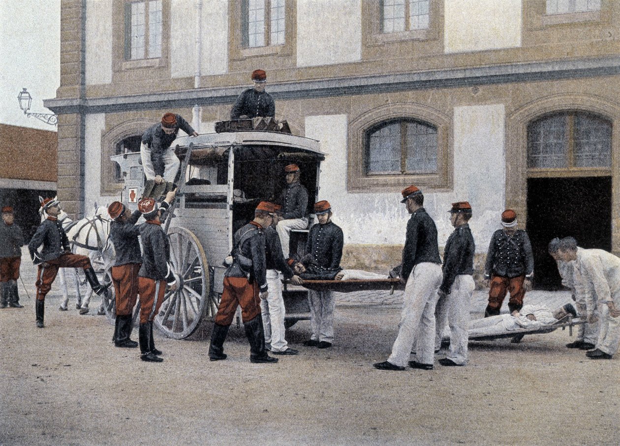 Verladen der Verwundeten in einen Krankenwagen - in „Militäralbum“ - Mannschaftszug von French School