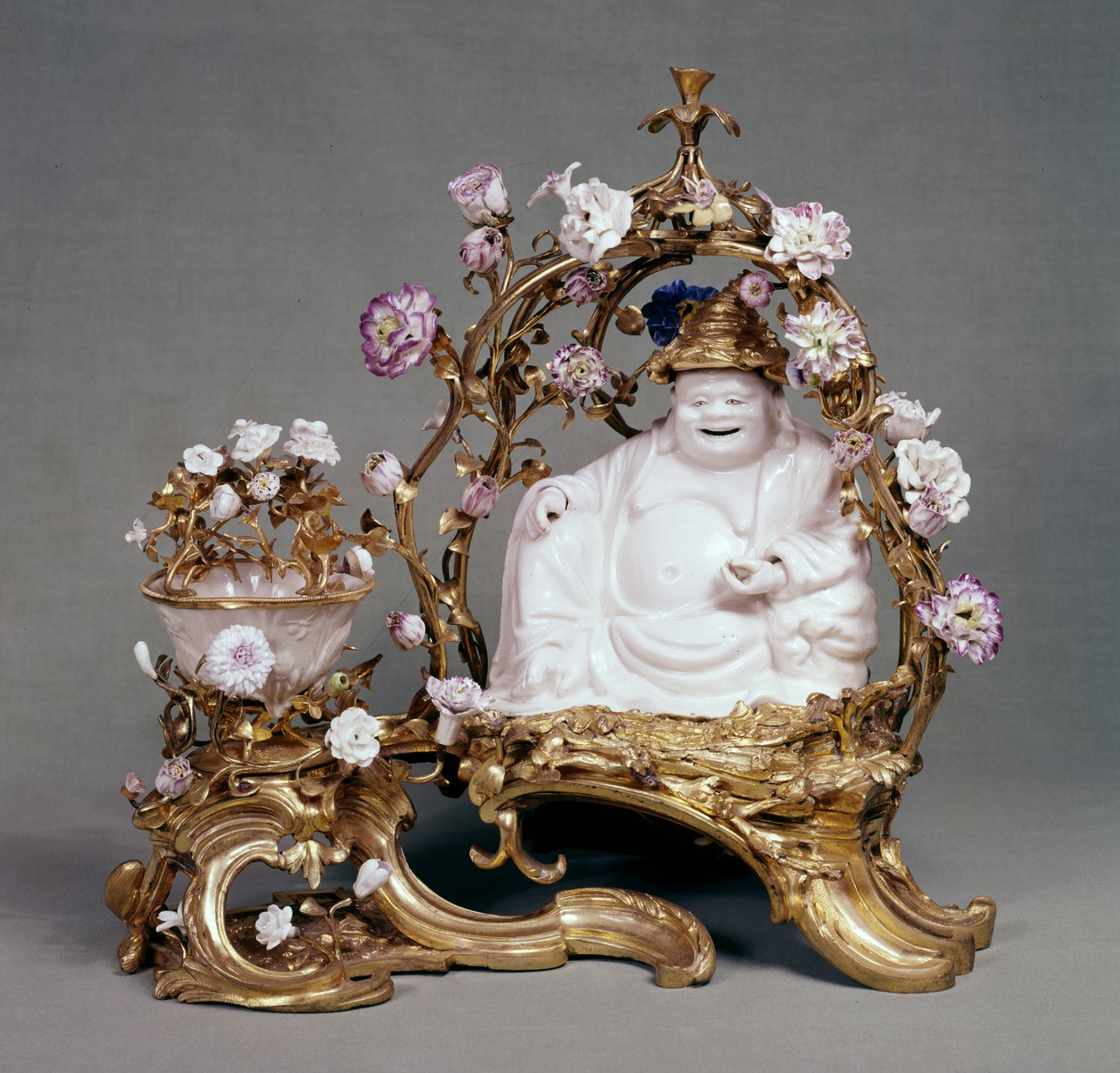 Parfümeur (Cassolette) 1745-49 (chinesisches Porzellan, Weichporzellan & Ormolu) von French School