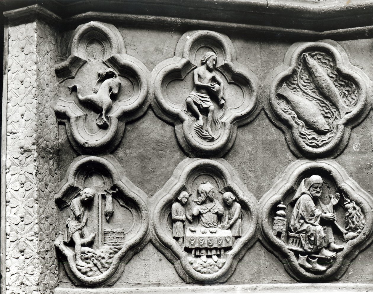 Vierpässe mit den Tierkreiszeichen und den Arbeiten des Jahres, aus der Kathedrale Notre-Dame in Amiens von French School