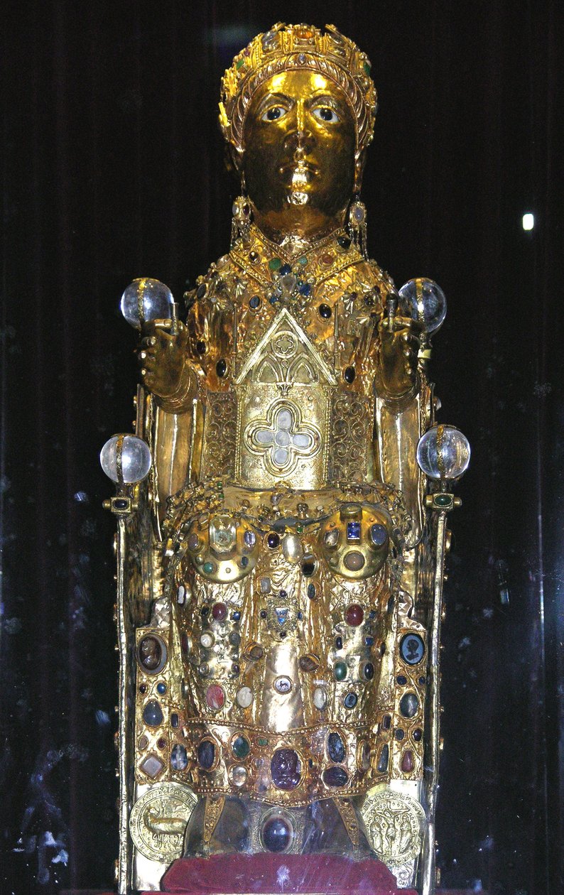 Reliquiarstatue der Hl. Foy, ca. 980 (Gold, Silber, Holz, Edel- und Halbedelsteine) von French School