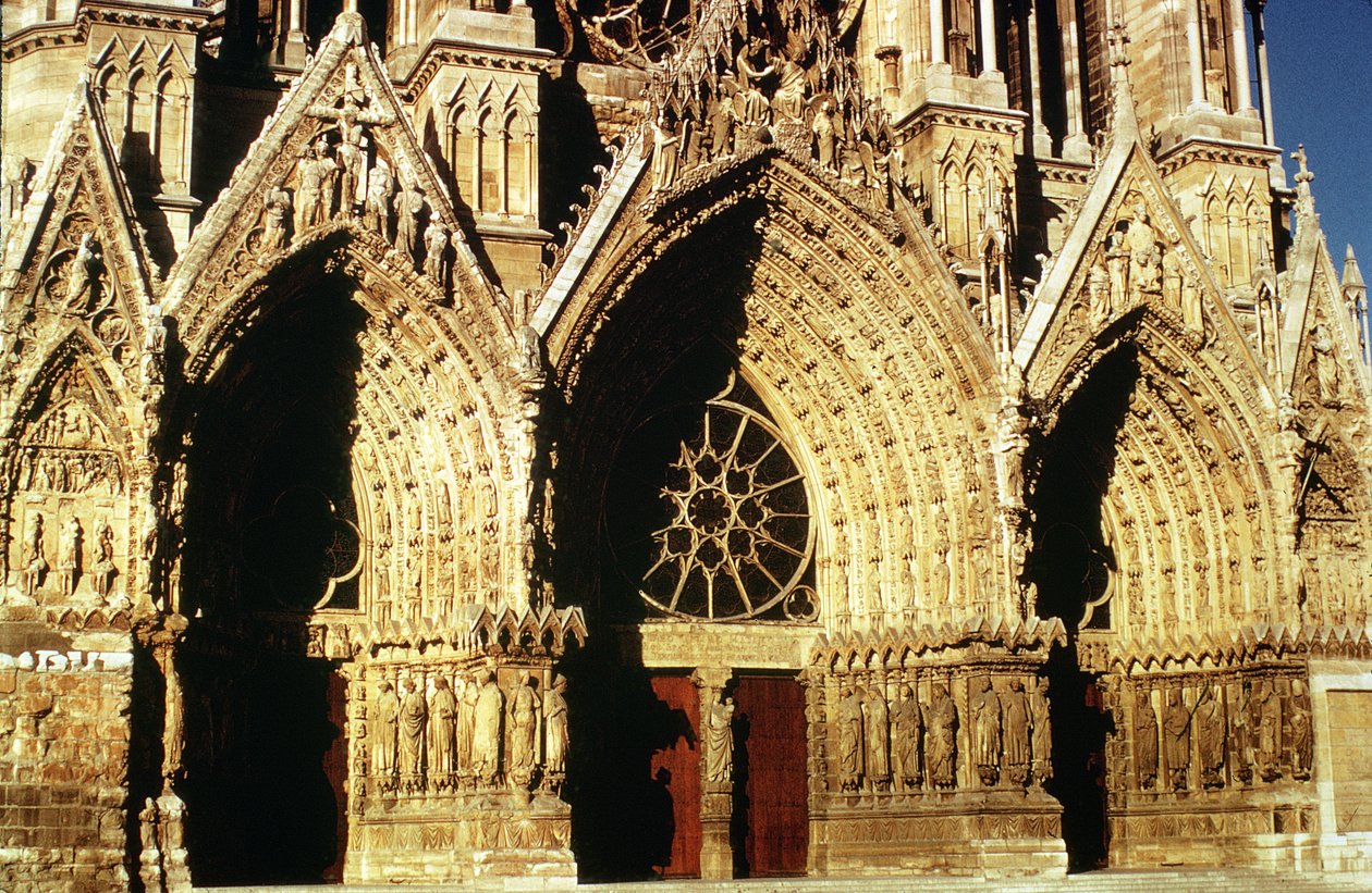 Ansicht der Westportale, begonnen 1231 und abgeschlossen 1430 von French School