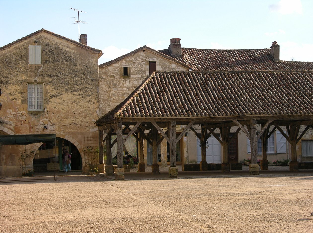 Ansicht des überdachten Marktes im Dorf von French School