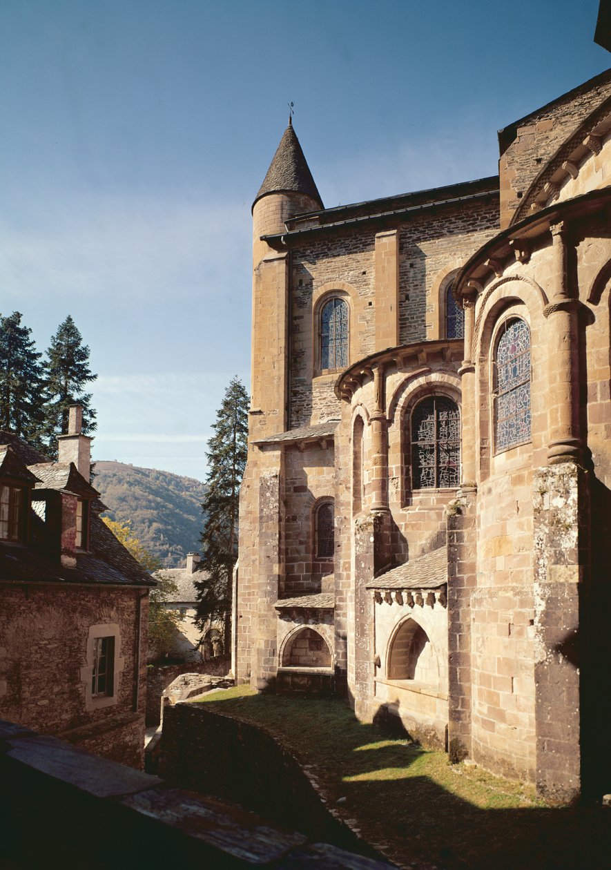 Ansicht der Außenansicht der Kirche, erbaut 1035-60 von French School