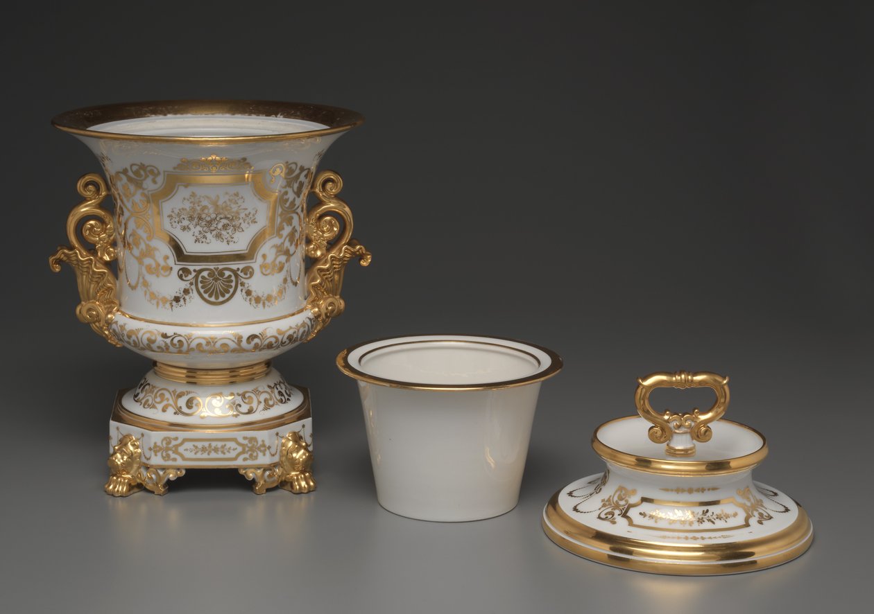 Weißer und goldener Eiskübel mit Deckel, Fabrik von Jacob-Petit von French School