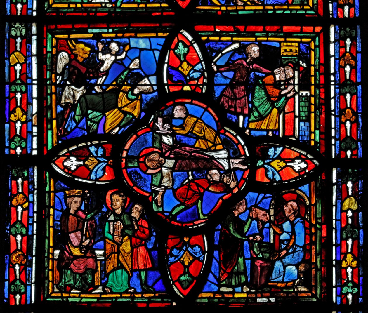 Fenster, Darstellung des zweiten Abschnitts des Fensters w7: In der Mitte ist die Kreuzigung des Heiligen Petrus; anderswo ist Heiliger Petrus vor Nero; Heiliger Petrus im Gefängnis; der Teufel nimmt eine Seele von French School