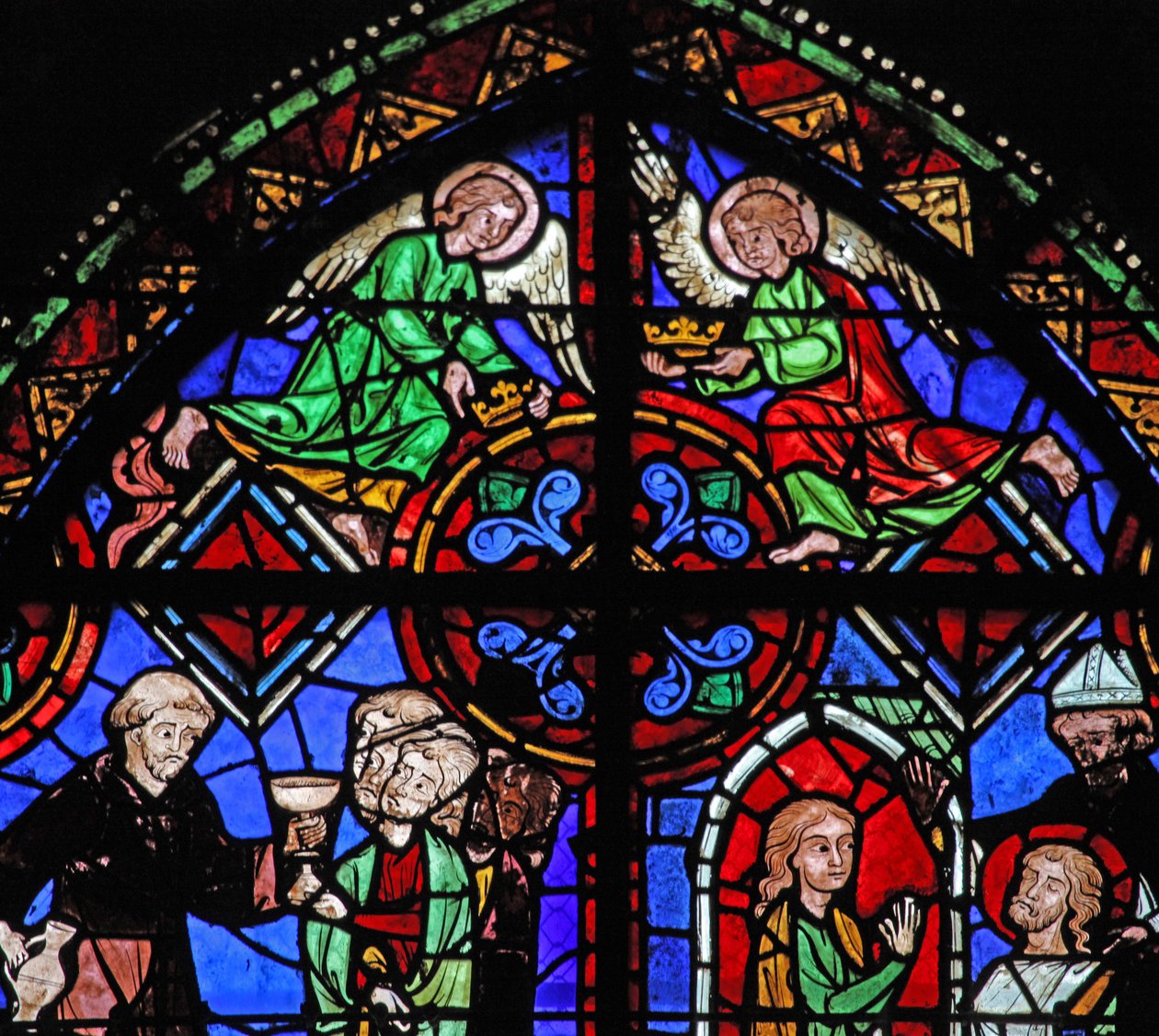 Fenster w06, Darstellung von Engeln am oberen Teil des Heiligen Brioude-Fensters von French School