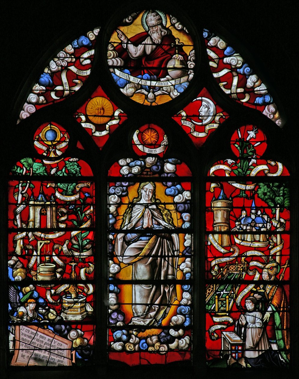 Fenster w4 mit der Unbefleckten Empfängnis oder der Litanei von Loreto von French School