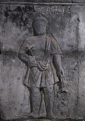 Kapitell der Nautes-Säule, Vulcan mit Hammer darstellend von Gallo Roman