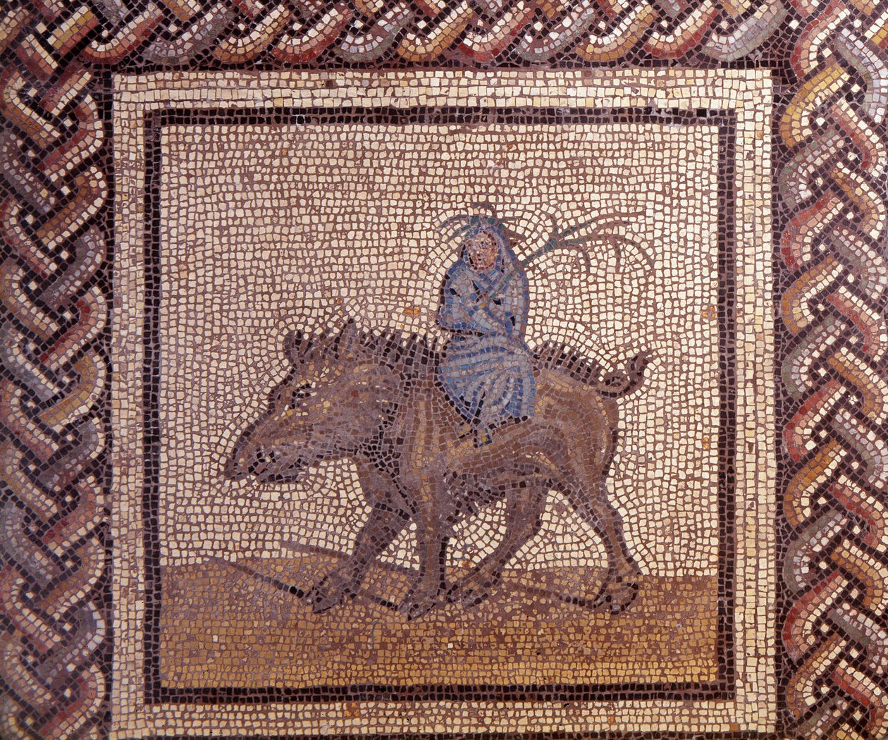 Gallorömische Kunst: Mosaikpflaster, das einen rustikalen Kalender darstellt. Allegorie des Winters reitet auf einem Eber. Ende 2., Anfang 3. Jahrhundert n. Chr. Aus Saint-Romain-en-Gal (Rhône). Saint-Germain-en-Laye, Nationalmuseum für Archäologie von Gallo Roman