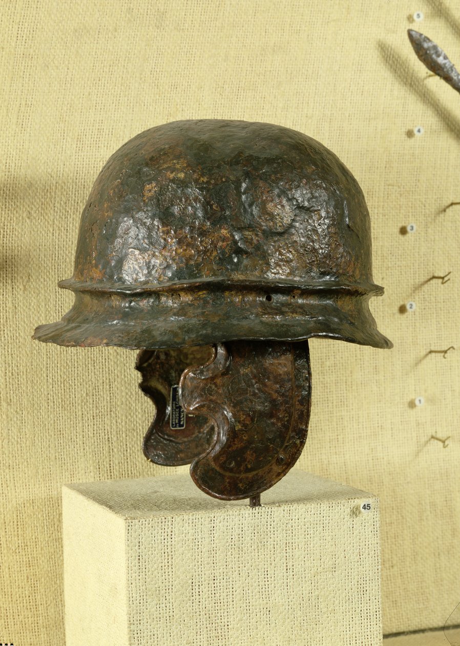 Helm mit Wangenklappen, aus Alesia, Tene III von Gaulish