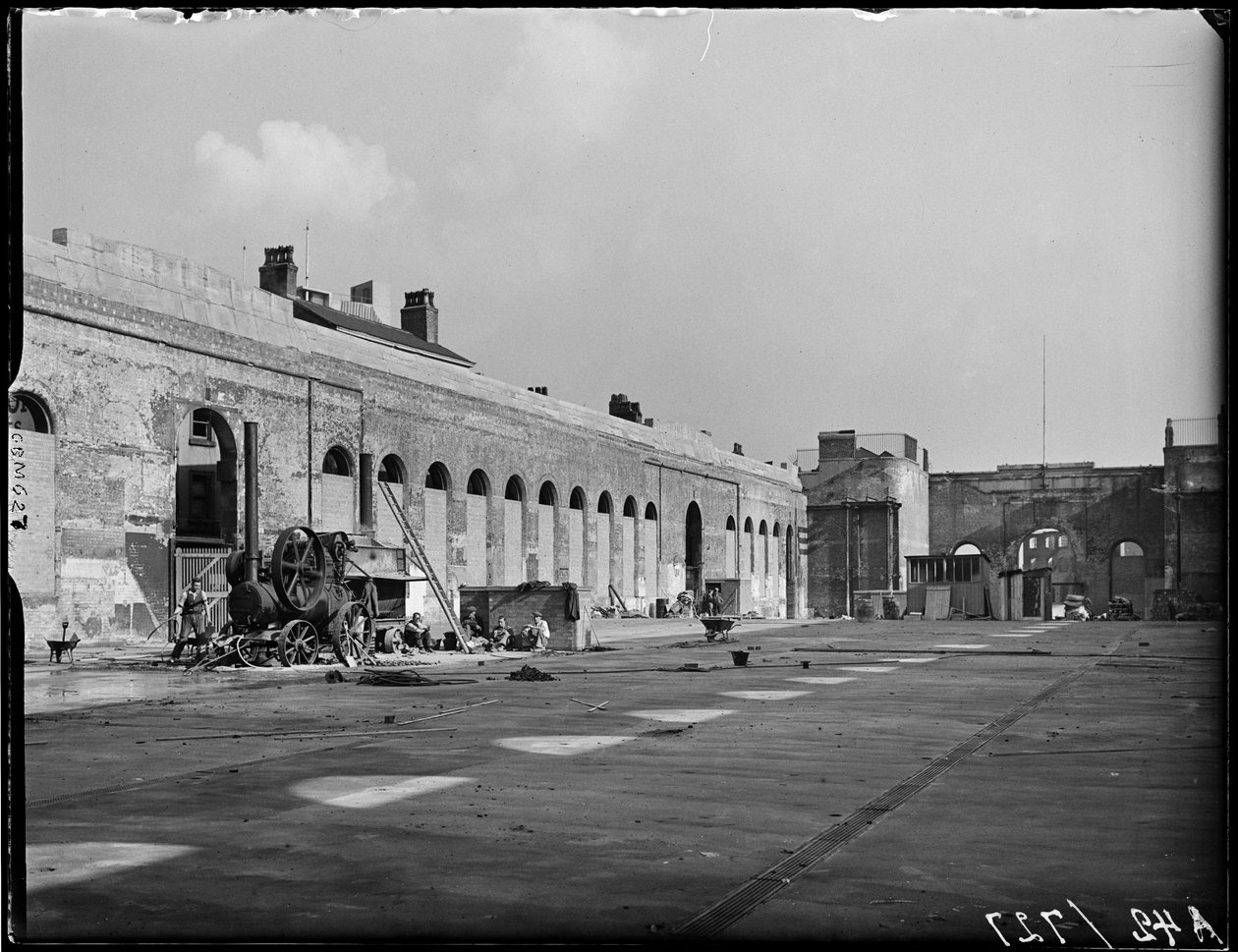 Markthalle, Worcester Street, Bull Ring, Birmingham, 1941 von George Bernard Mason