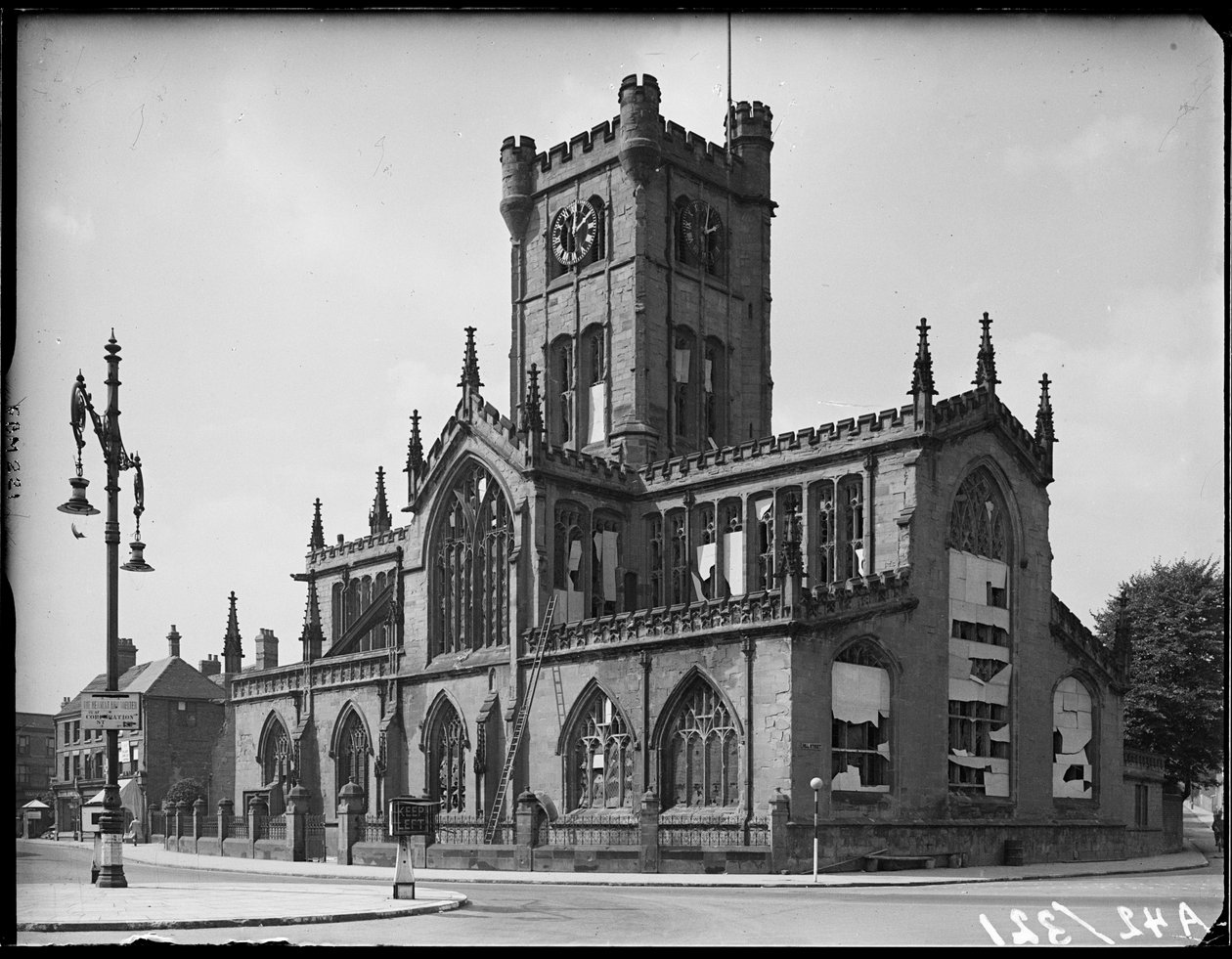 St. Johannes der Täufer Kirche, Fleet Street, Bablake, Coventry, 1941 von George Bernard Mason
