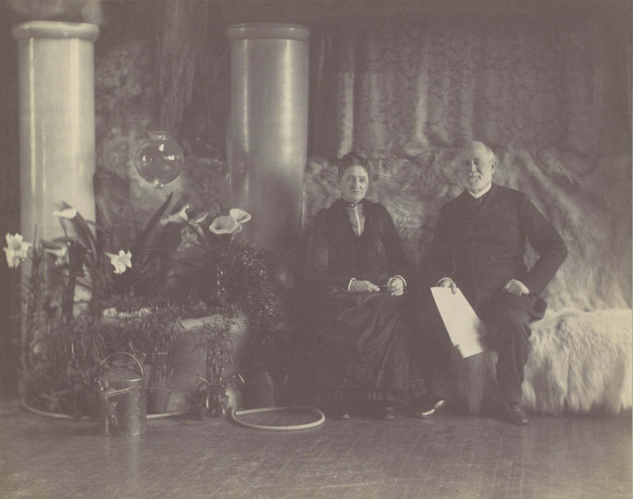 Herr und Frau Charles L. Tiffany im Studio von Louis C. Tiffany, ca. 1890 von George Collins Cox