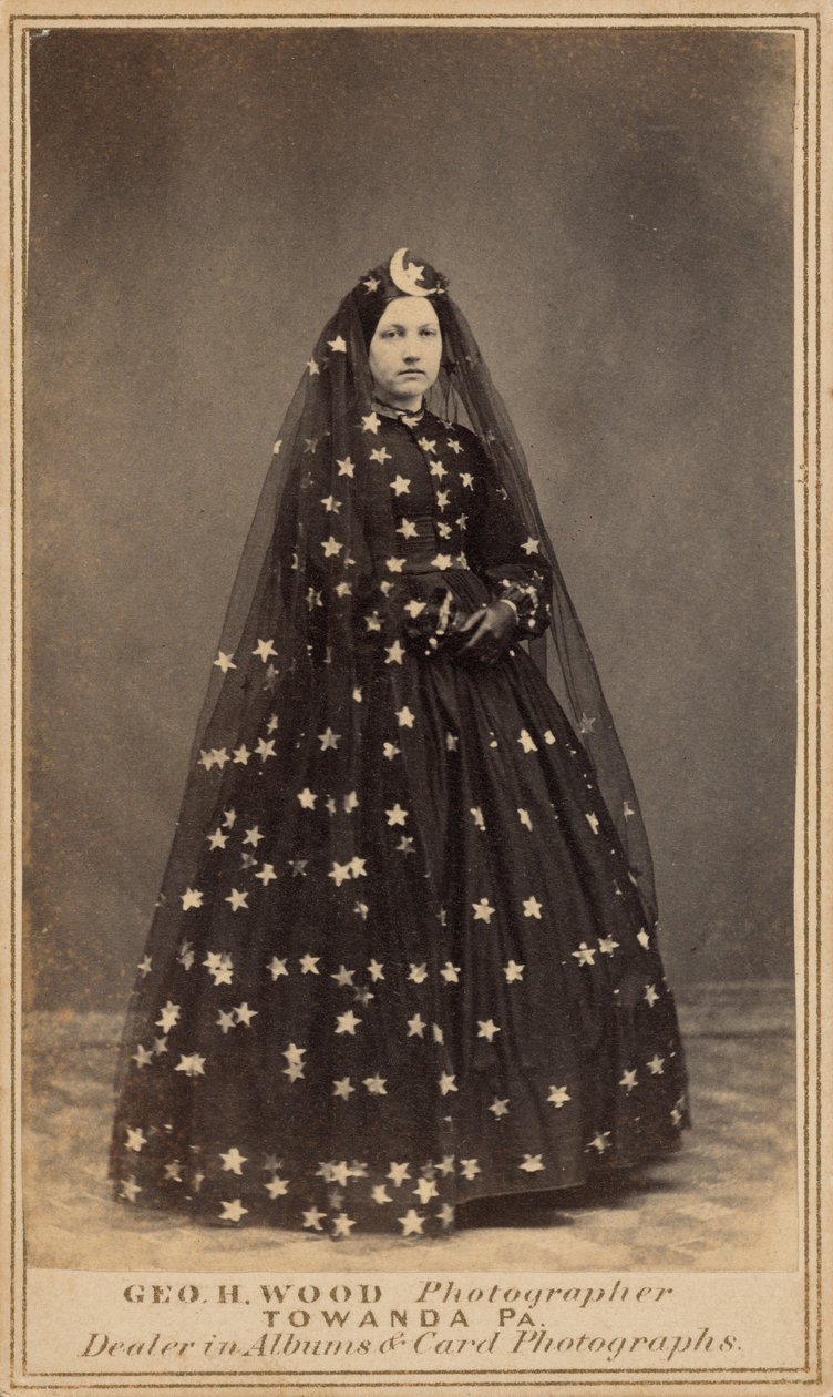 Frau im Kostüm der Königin der Nacht, um 1860 von George H. Wood