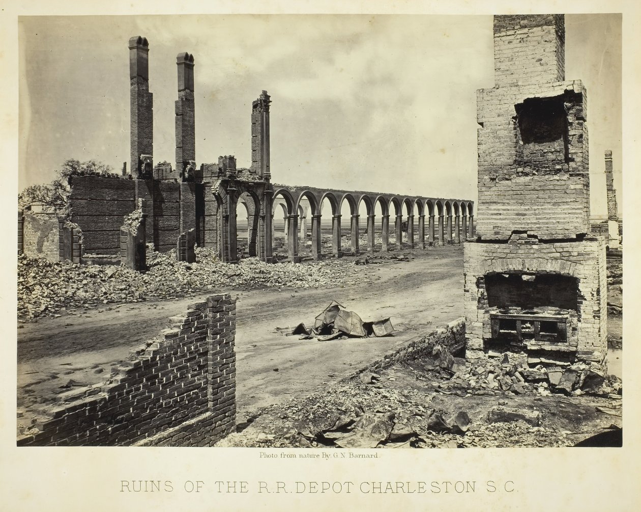 Ruinen des R.R. Depots Charleston, S.C., 1865 von George N. Barnard