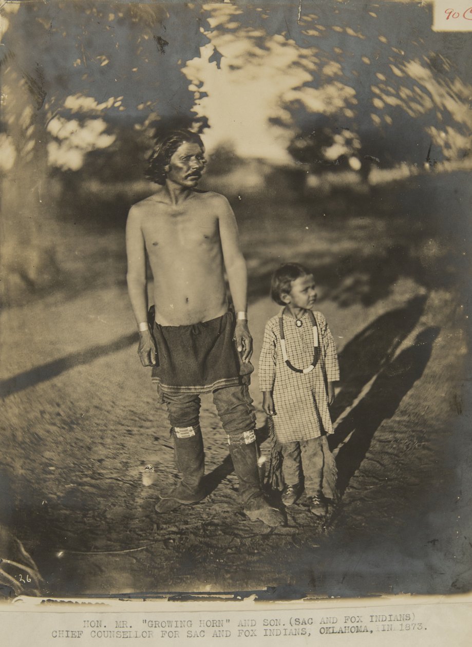 Hon. Mr. Growing Horn und Sohn. (Sac und Fox Indianer) Chefberater für Sac und Fox Indianer, Oklahoma, im Jahr 1873 (Foto) von George W. Ingalls