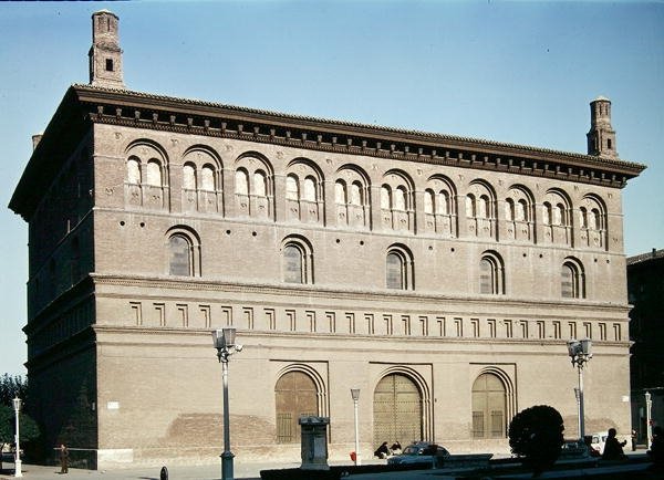 Außenansicht von La Lonja, erbaut 1551 von Gil Morlanes