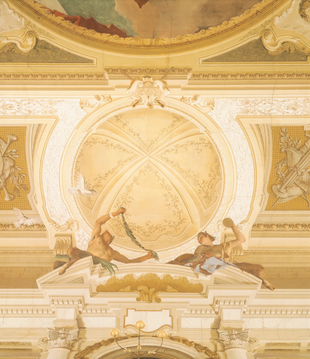 Detail der Fresken an der Decke des Ballsaals, Villa Pisani, Stra, Venedig von Giovanni Battista Tiepolo