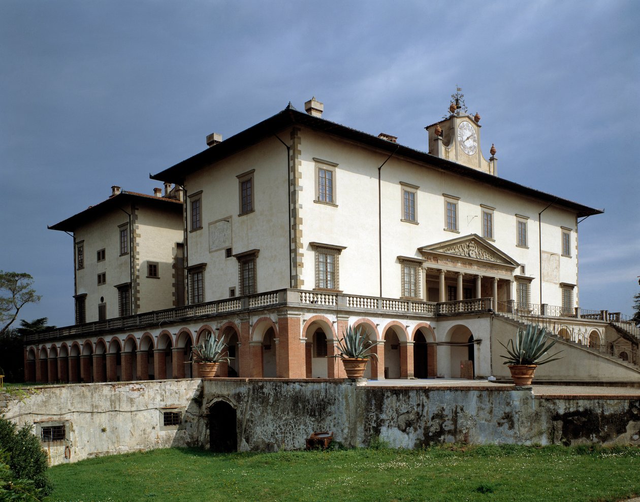 Fassade der Villa Medicea von Poggio a Caiano von Giuliano Giamberti da Sangallo