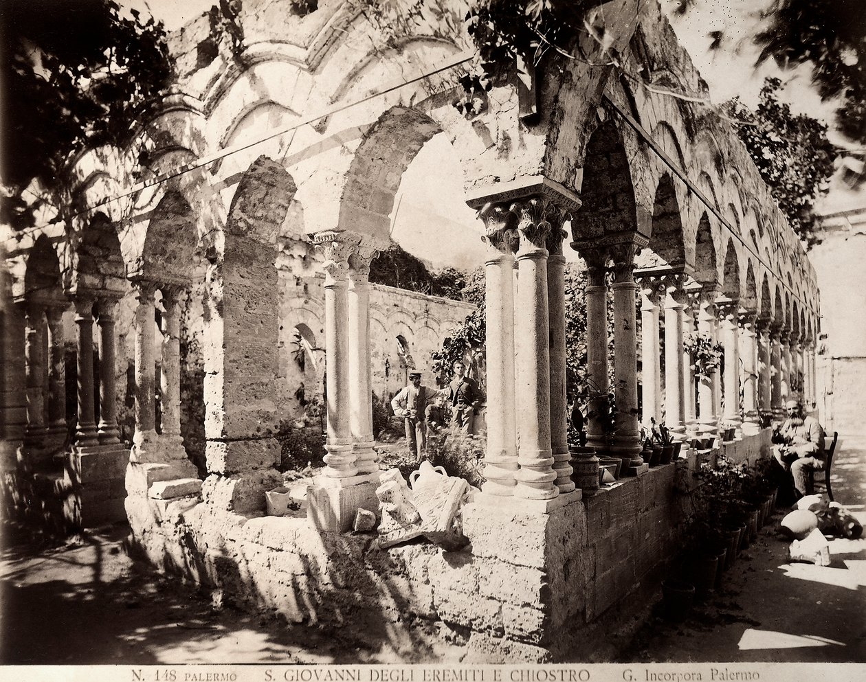 Kreuzgang der Kirche San Giovanni degli Eremiti in Palermo von Giuseppe Incorpora
