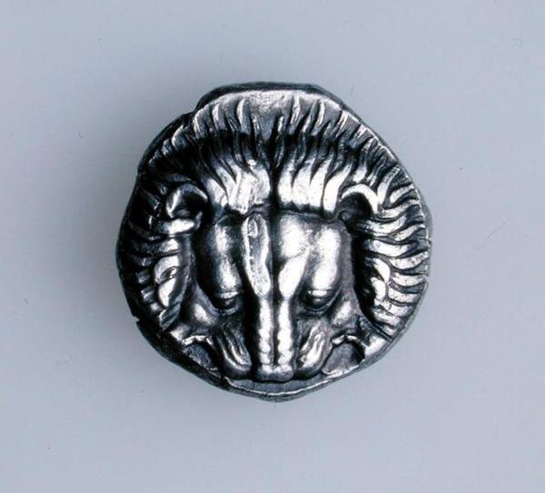 Tetradrachme von Samos, Ionia, mit dem Abbild einer Löwenskalpierung, ca. 390 v. Chr. (Vorderseite) von Greek School