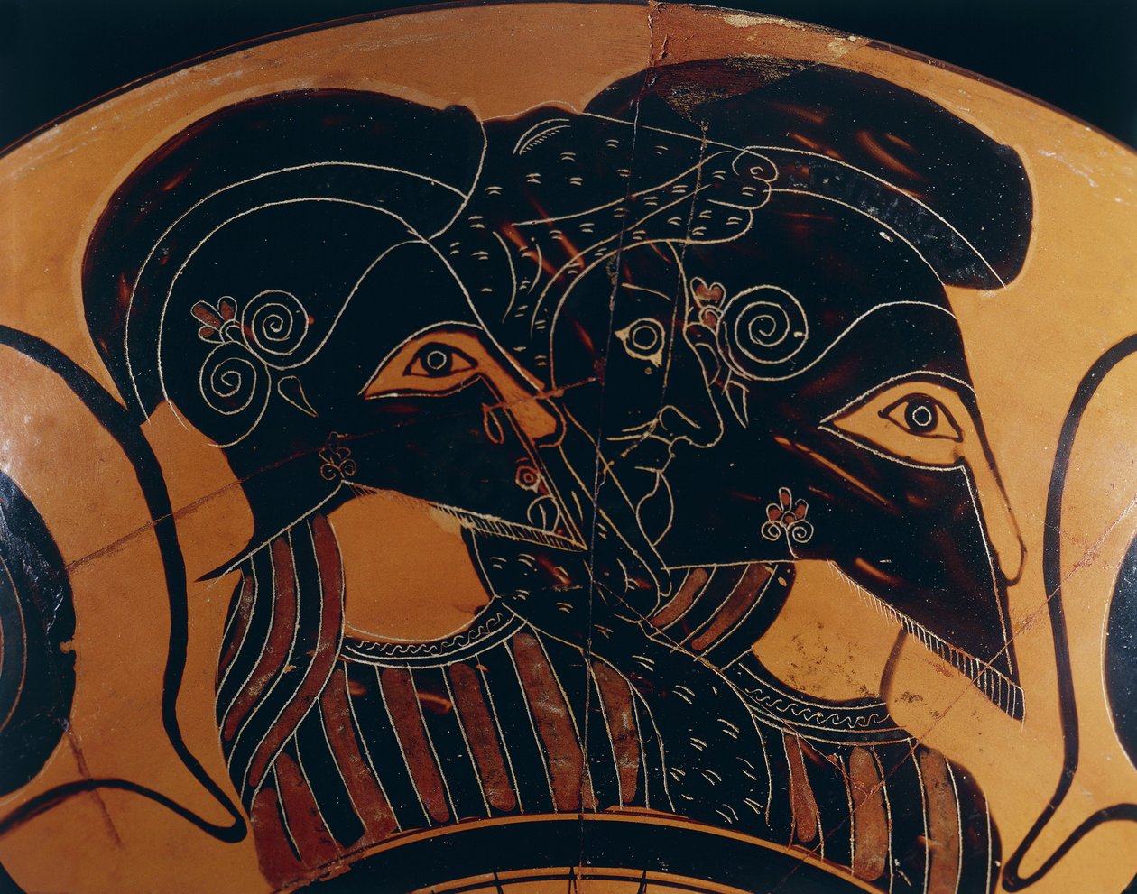 Detail einer griechischen schwarzfigurigen Vase, die drei Krieger mit Helmen darstellt von Greek School