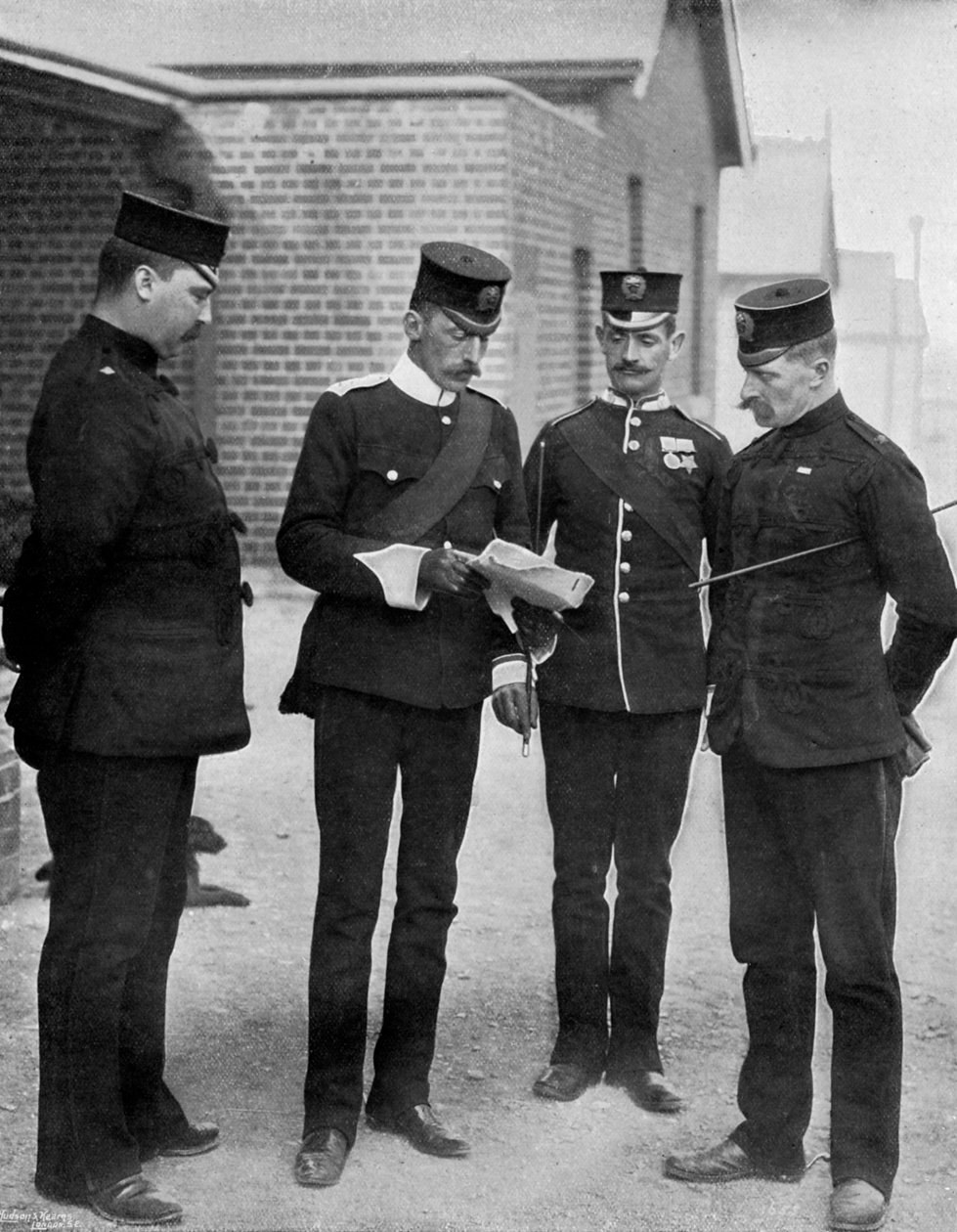 Der Bataillonsstab der Die Hards, 1896 von Gregory and Co