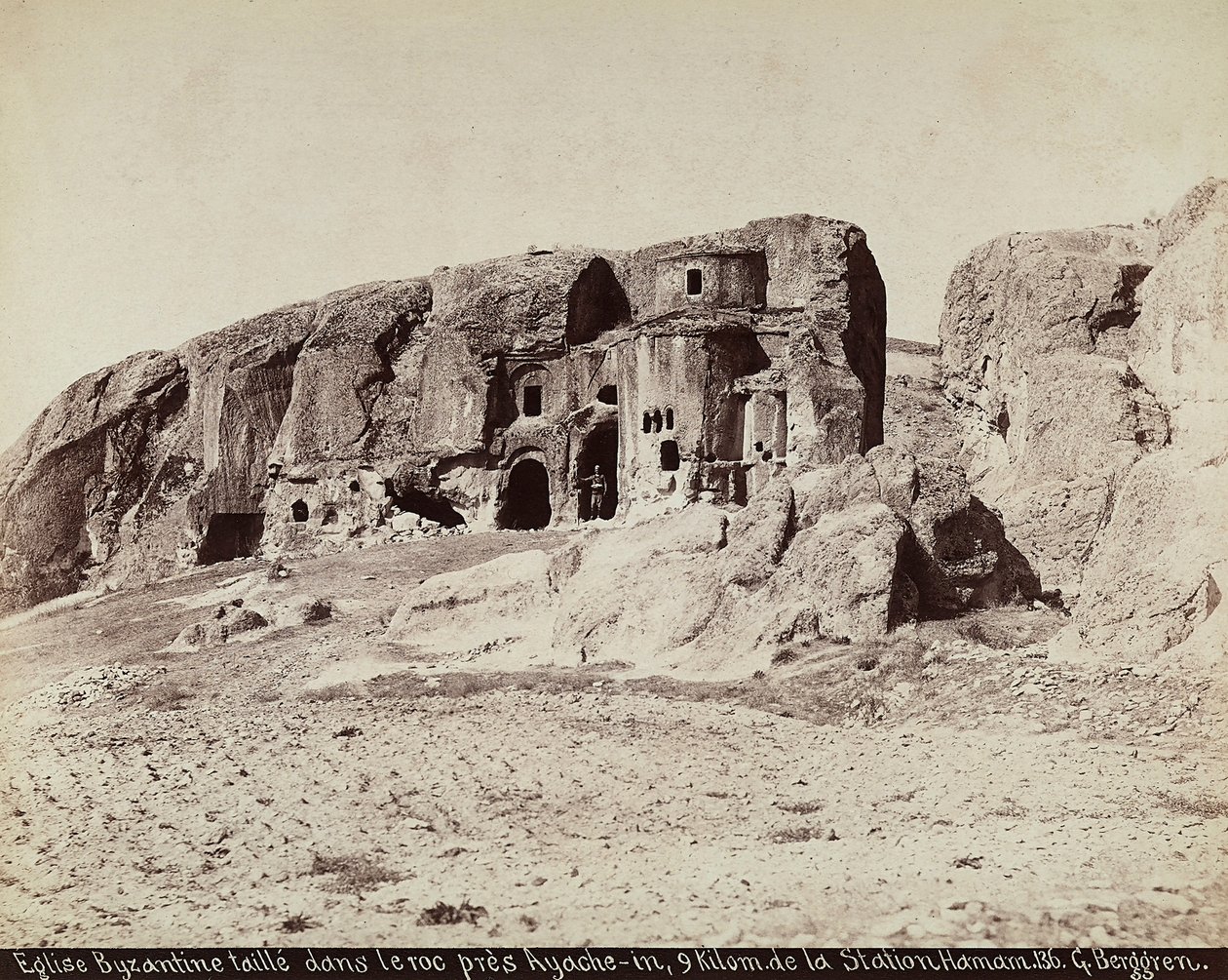 Eine byzantinische Kirche in den Felsen gehauen, in der Nähe von Ayache-in, am Rande der Hamam-Station, Türkei von Guillaume Berggren