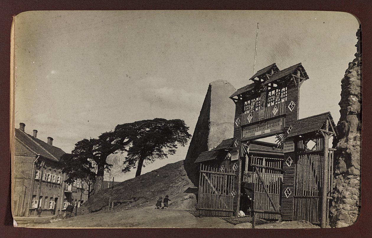 Erster Weltkrieg: die Ukraine in den Jahren 1914-1916 während der Invasion der deutschen Armee. Blick auf Lida von Heldenfriedhof Dsessentniki (attr. to)