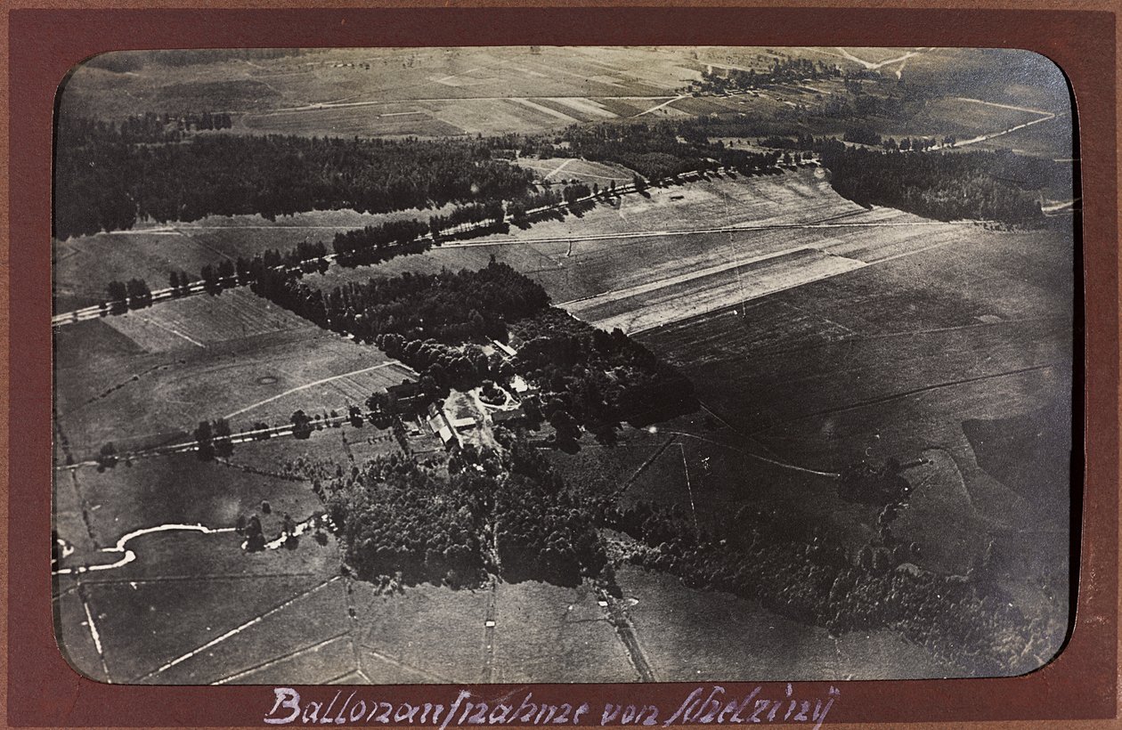 Erster Weltkrieg: die Ukraine in den Jahren 1914-1916 während der Invasion der deutschen Armee. Luftaufnahme von Heldenfriedhof Dsessentniki (attr. to)